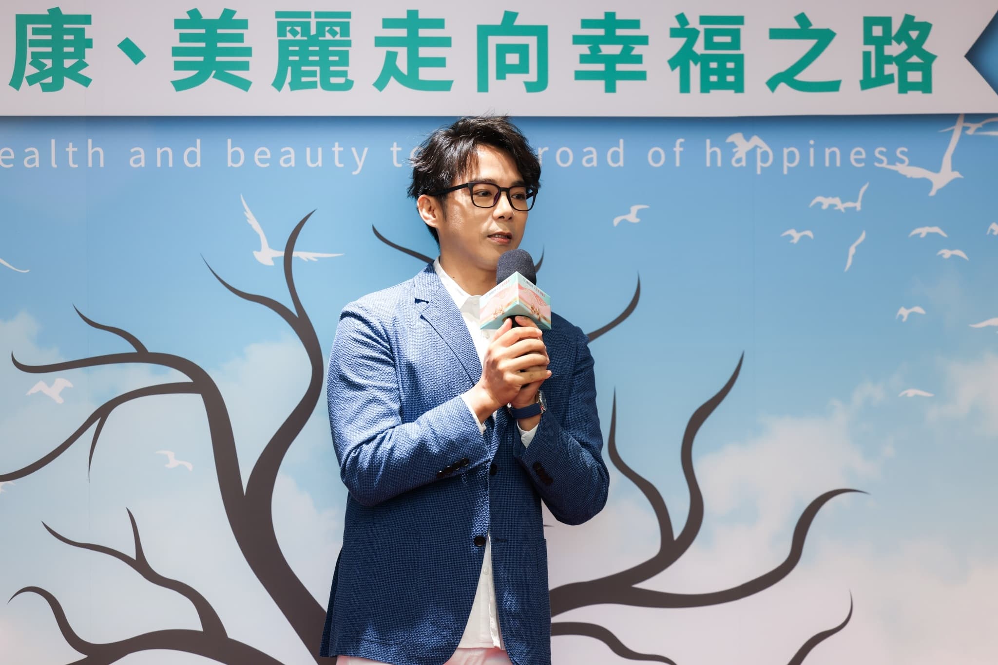 康博集團旗下的康博診所與美加醫美診所，5月25日於台北大安區擴大營運隆重開幕！活動共吸引2千人次一同歡慶，並有40家媒體聯合採訪。原院址擴增至800坪，提升空間的寬敞舒適度，軟硬體設備更加升級，期待服務更多關注心血管健康保養及外在美麗的朋友，一同從健康、美麗走向幸福之路。